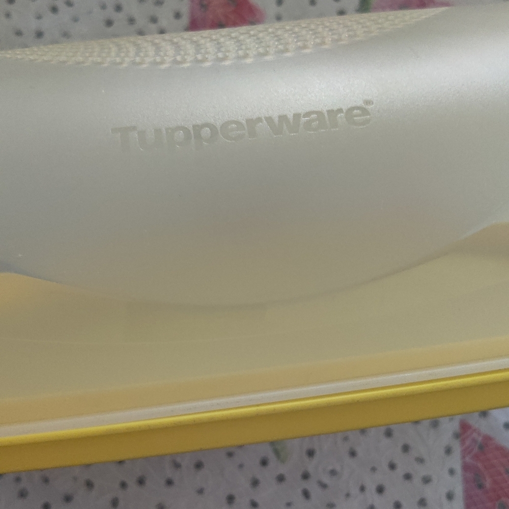 Tupperware - Picture 2 of 5
